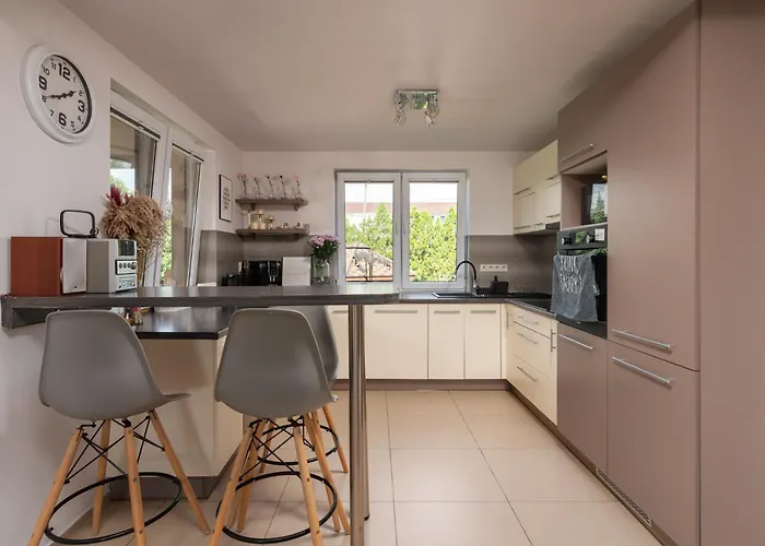 Sleeply Zlotniki ゲストハウス 3*