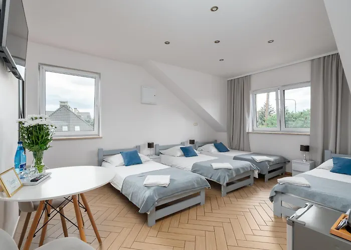 Sleeply Zlotniki ゲストハウス 3*